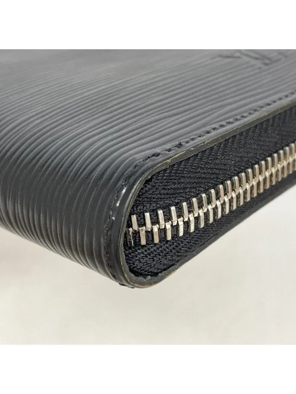 Louis Vuitton Wallet Epi Zippy Vertical M Noir